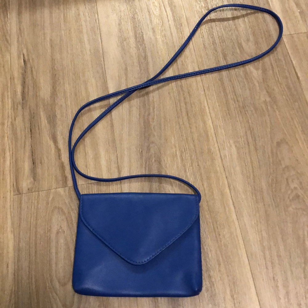 Adorable bag, fun color